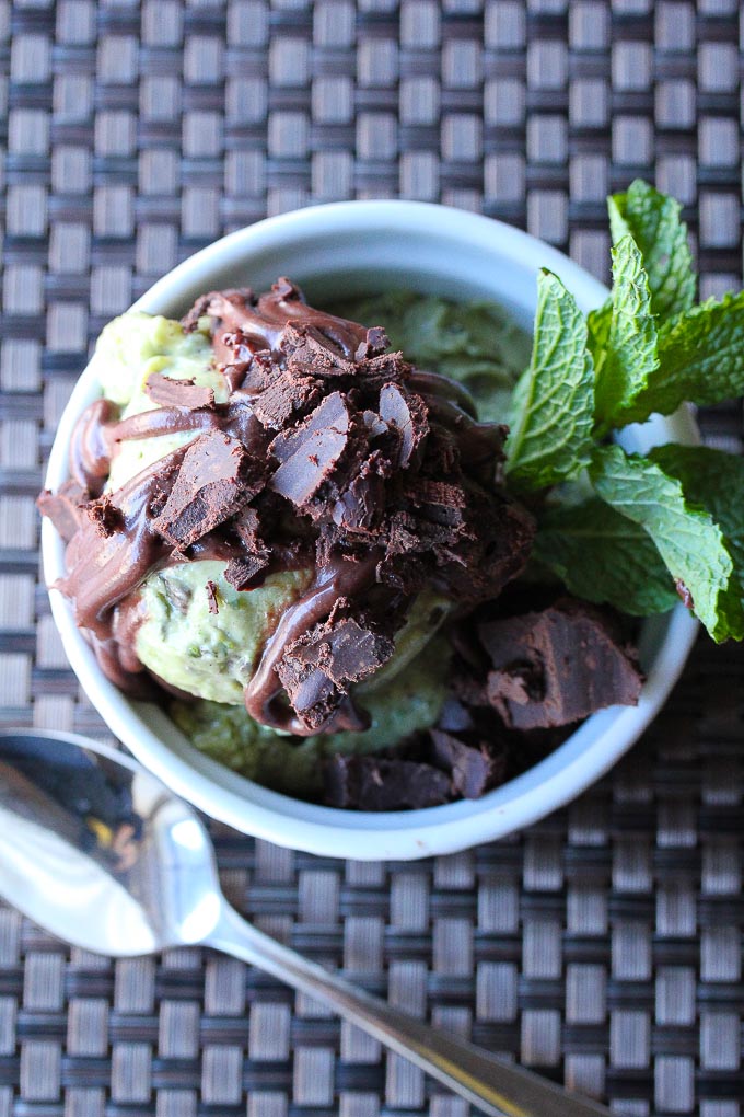 An easy, creamy and healthy raw vegan gelato with chunks of rich chocolate and a rich dairy free chocolate sauce.